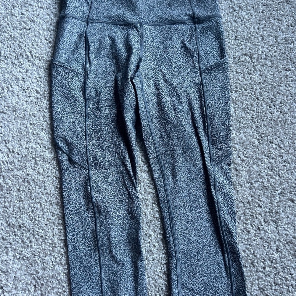 Lululemon Fast & Free Crop II (Nulux 19")
Fractal Dark Starlight Black